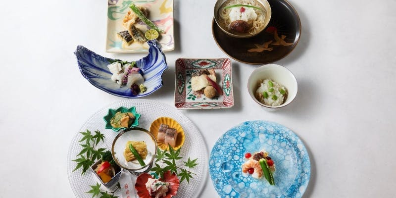 【会席～羽衣～】先付、御椀、八寸、温物など全8品（会席テーブル）