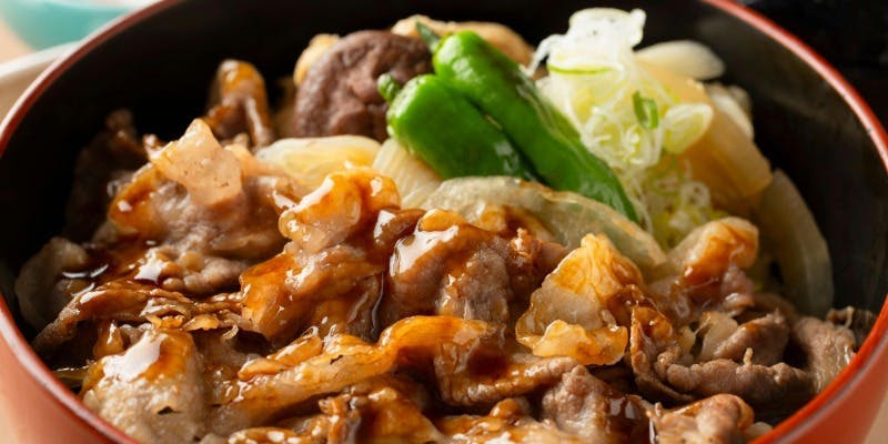 白老牛のすき焼き丼　温玉添え（香の物・味噌汁付き）