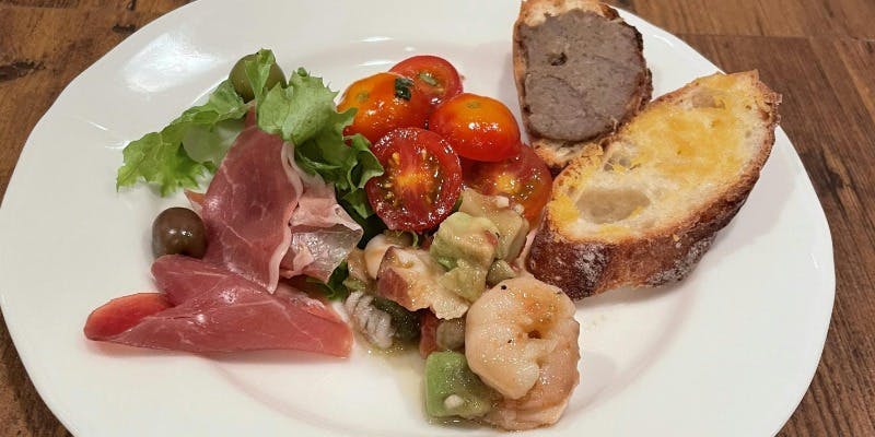 【シェフおすすめコース】内容充実でアクアパッツァ、メインはグリルビーフなど（飲み放題150分）