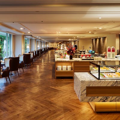 都会の喧騒を忘れられる東京アーバンリゾート、ブッフェダイニング ポルトで出来たてブッフェ料理を…