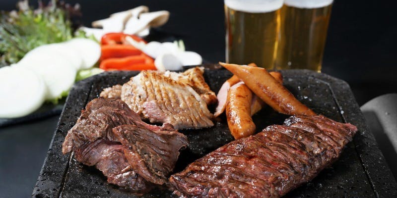 独特の焼き上がりと香ばしさの「溶岩グリルセット」