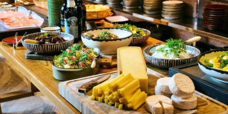 前菜とデザートが好きなだけ楽しめる週末限定ブランチブッフェ