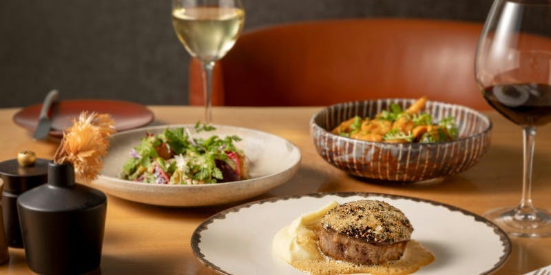 ＜ディナー＞ メインが選べる5コース＋乾杯用グラスシャンパーニュ付き（窓際確約・月～木限定）