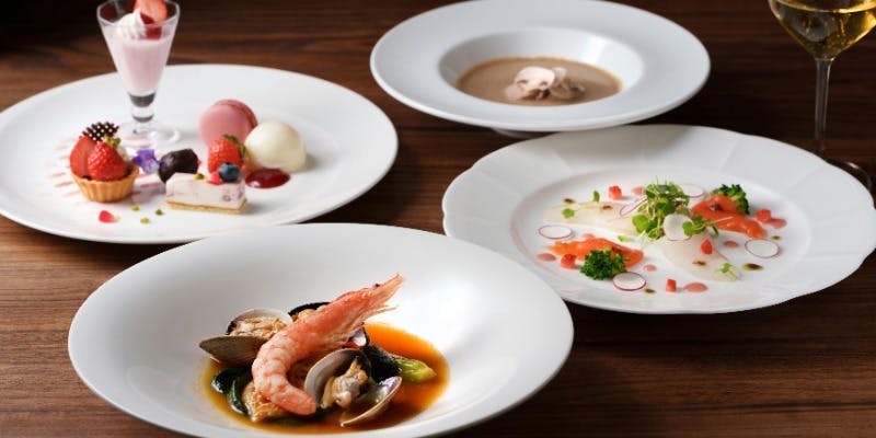 【ディナー】CHEF’ RECOMMENDED COURSE～苺スイーツ盛合せ付～（1/7～3/1）