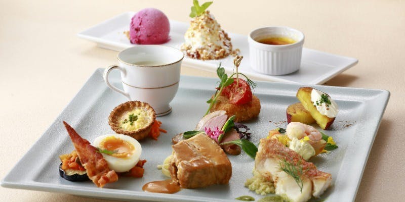 【デューク レイトランチ】シェフこだわりの9品目プレート＆3種デザート