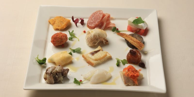 【スタンダードディナーコース】前菜12種盛り合わせ・海老パスタ・スペアリブ煮込み等 全5品