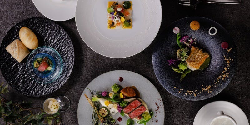 ＜忘年会・同窓会・懇親会に＞飲み放題付！シェフ特製オードブル、魚料理、特製デザートなど全5品