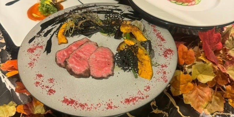 ＜忘年会・同窓会・懇親会に＞飲み放題付！前菜、魚料理、国産牛など全5品のフレンチフルコース堪能