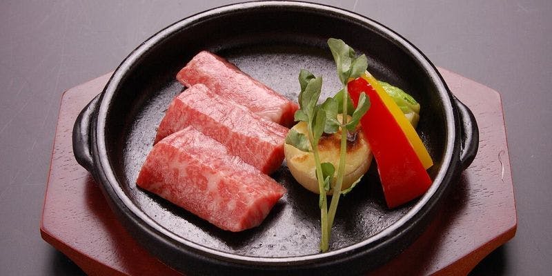 【ステーキ懐石－蓮－】活け鮑と雲丹、黒毛和牛ロースステーキ