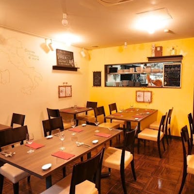 おしゃれで落ち着いた空間の「トラットリア カンティーニ」