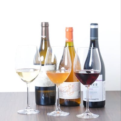 ソムリエ厳選の自然派ワインとオリジナルノンアルコールドリンクを料理に合わせてお楽しみください