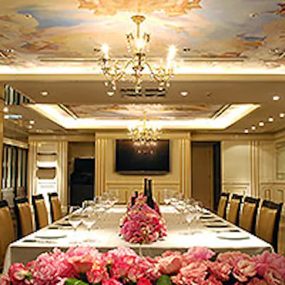 ノイシュヴァンシュタイン城をイメージしたロイヤルな空間