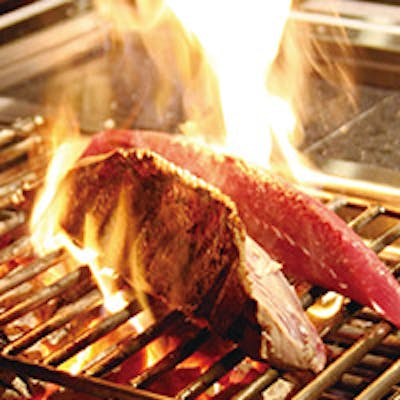 高知県産減農薬野菜や土佐和牛、一本釣り鰹の炭火焼き等土