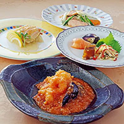 旬の香り漂う海鮮食材を、都市の発展とともに進化を遂げた上海料理