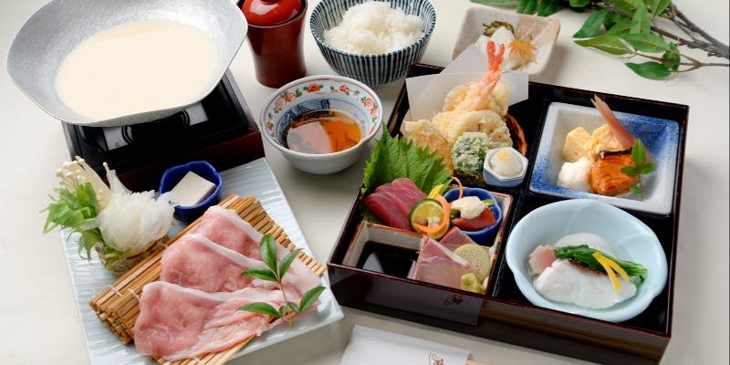 京都日吉豚の豆乳小鍋と松花堂御膳 3,500円（税込）＋1ドリンク＋デザート＋食後カフェ（個室確約）