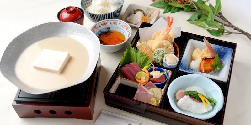豆乳出汁の美人豆富と松花堂御膳 　2,980円（税込）＋1ドリンク＋デザート＋食後カフェ（個室確約）