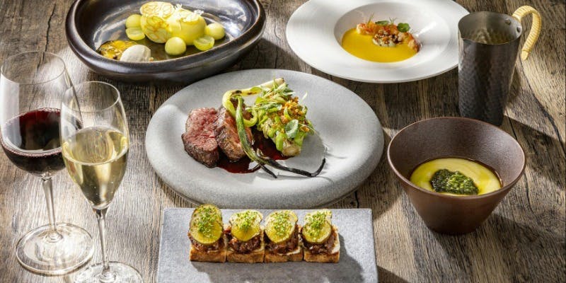 【平日】前菜、スープ、メイン、デザートからなる4品ランチコース