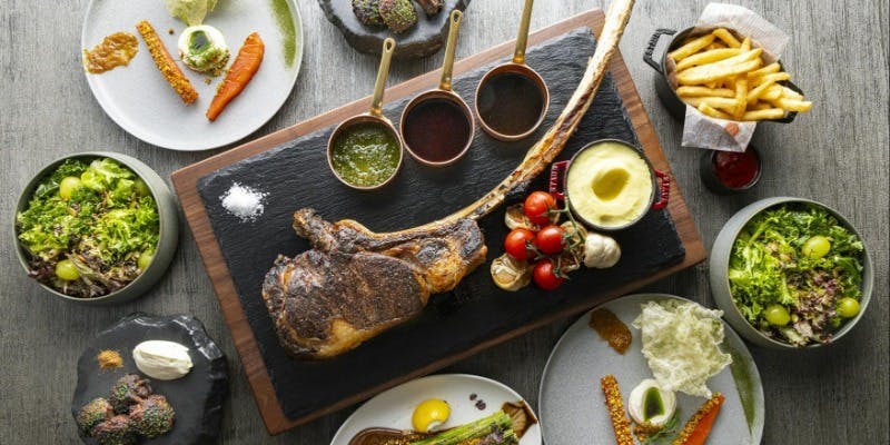 国産トマホーク 2kgをライブで堪能！ディナーコース「ザ・トマホークテーブル」