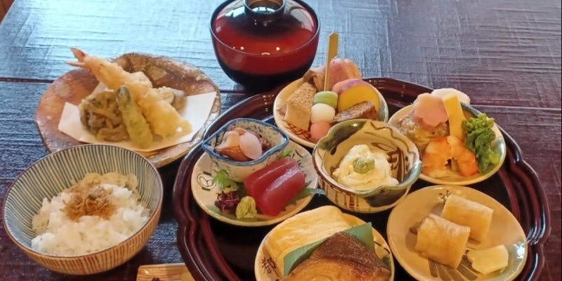 【京の絵皿弁当】季節の炊き合わせなど 全6品＋季節の天ぷら付き（甘味付き）