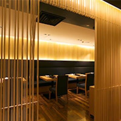 都会の喧騒を忘れる静謐で上質な“和風モダン”な空間