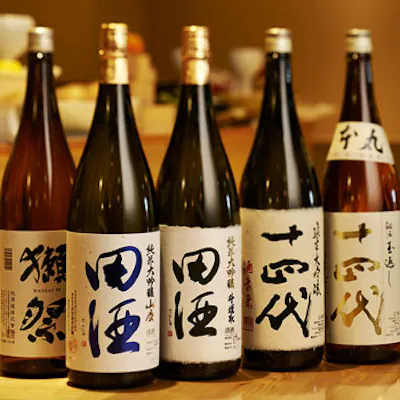 日本各地の厳選地酒30種類以上を堪能