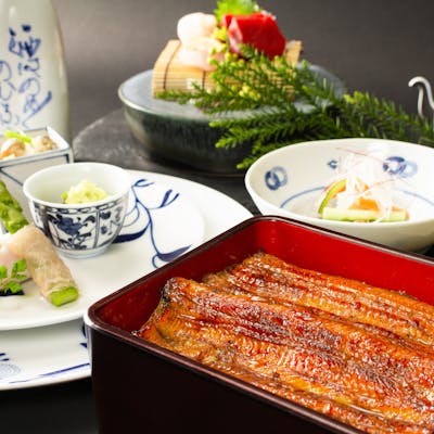 自慢の御膳料理や会席料理は国産うなぎ及び石垣牛A5ランクを使用しています。