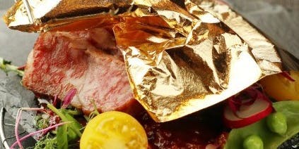 縁結び懐石 瑞亭 純金箔を贅沢に乗せた黄金特選牛！！陶板焼きが