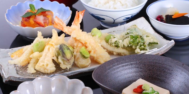 【四季彩天ぷら】先付、天ぷら盛合せ、お食事、デザート＋選べる1ドリンク
