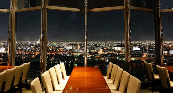 スカイレストラン バー Top Of Universal ホテル京阪 ユニバーサル タワー32f 個室確約 1日1組限定 乾杯スパークリング ホールケーキ付 エレガントに楽しむアニバーサリープラン ディナー プラン メニュー 一休 Comレストラン