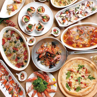 開放感あふれるレストランで、笑顔あふれるお食事を