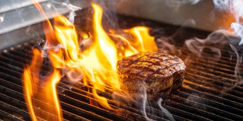 さまざまな調理法で焼き上げるステーキ