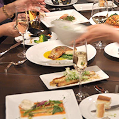 少人数でしっとりと、4人集まればパーティー。あなたのスタイルに合わせてどうぞ