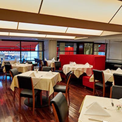 高級感ありながらも暖かみのある落ち着いた空間