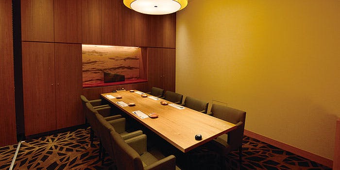 うおまん Uoman Dining スパークリング含む飲み放題付 金目鯛 本鮪のお造り 信楽焼で炊き上げる御飯など充実の全9品 ディナー プラン メニュー 一休 Comレストラン