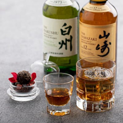 昼とはまた違ったスタイリッシュな空間で味わう大人の時間