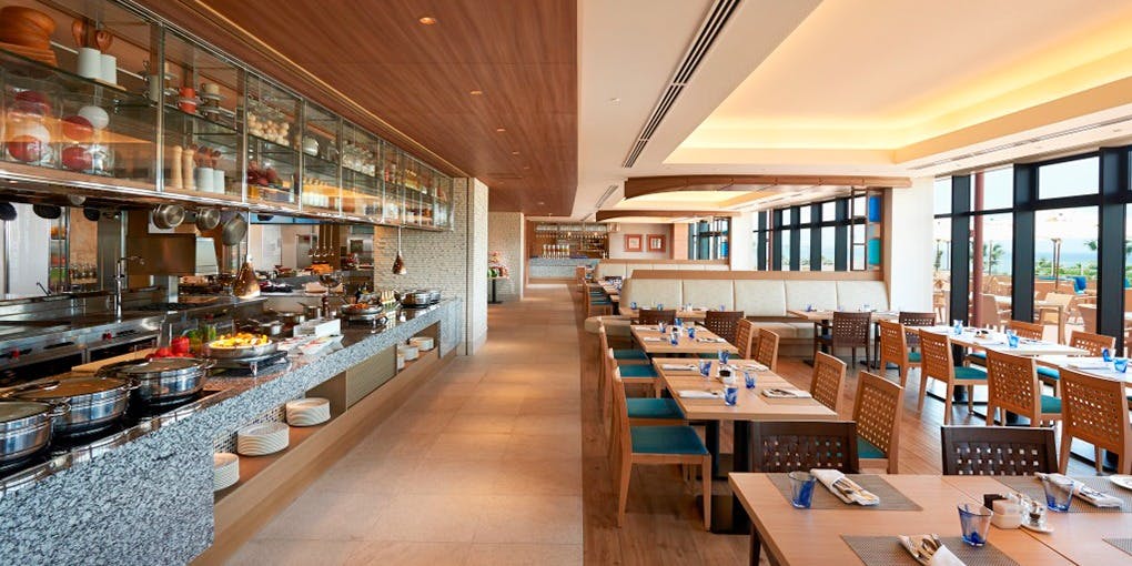 ビュッフェレストラン「スリユン」／ヒルトン沖縄北谷リゾート - 画像1