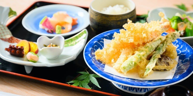 【旬の贅沢、海の幸】　お造りと季節の天ぷら御膳（11・12月）