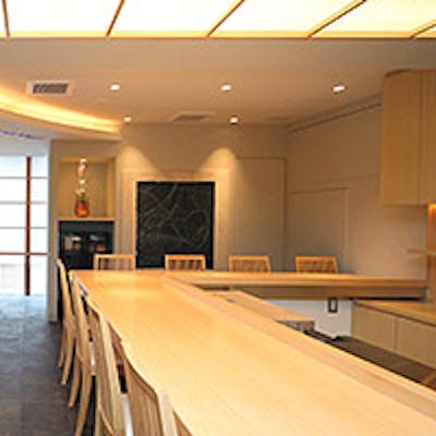 清々しさを感じる和風モダンな空間 料理人の粋と技を体感できるカウンターも魅力