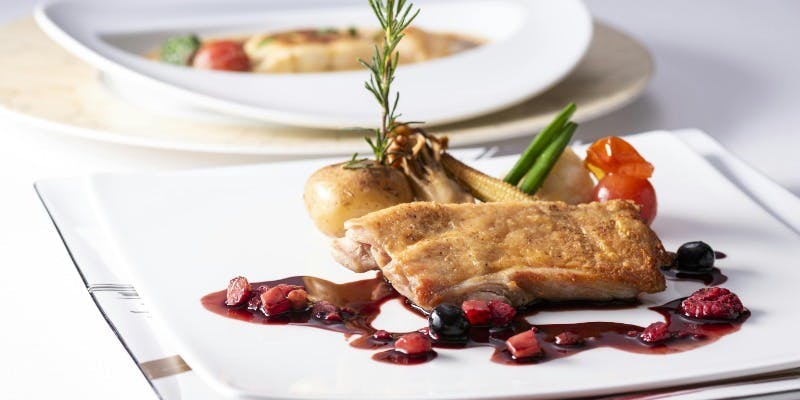 【ハーフブッフェ in クリスマス 2025】平日　海老と白身魚 or 鶏もも肉のソテー＋1ドリンク