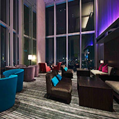 開放的な空間で、優雅な寛ぎのひとときを