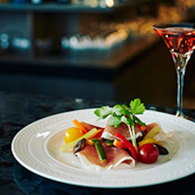 アルコールに合う、軽食からボリュームあるお食事まで豊富な取り揃え