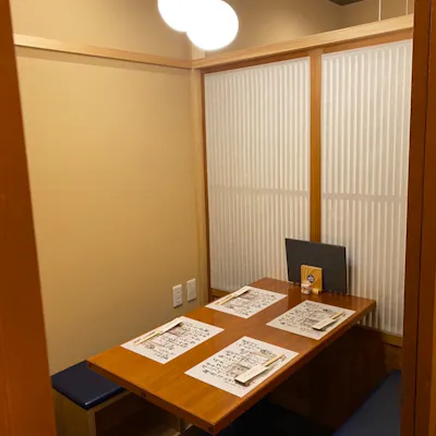 周りを気にせずゆっくりお寛ぎいただける掘りごたつ席