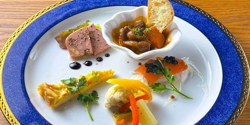 �S�� DINING �