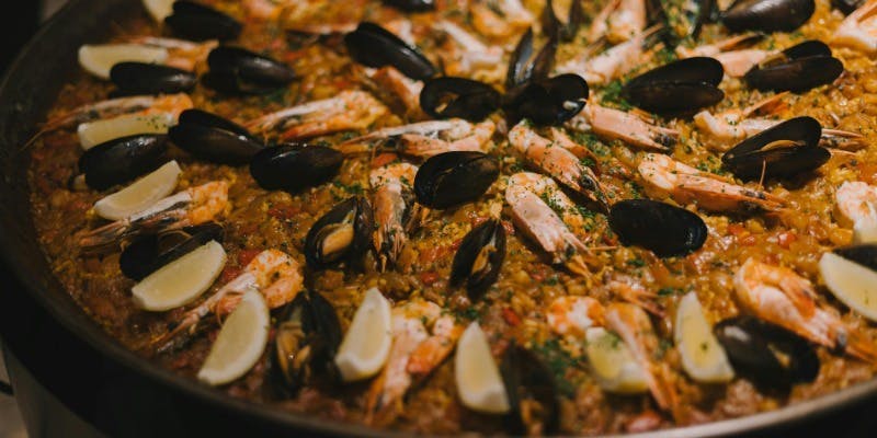 【12月11日限定　バレンシア風パエリア】大鍋パエリアランチコース