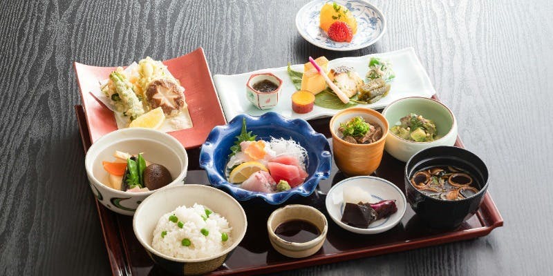 【旬彩御膳】小鉢、造り、焚合、季節の盛り込みなど