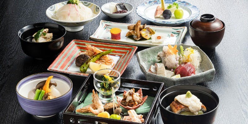 【季節の会席 料理長のおすすめ】厳選食材を使用した前菜、お刺身、焼物など全10品