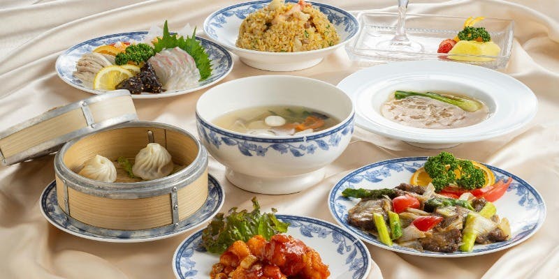 【料理長おすすめコース】　カニ肉とフカヒレ煮込みなど全8品