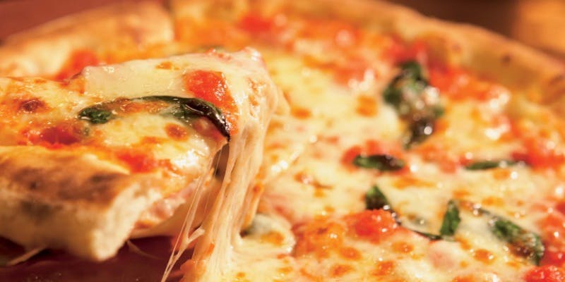 1/6～2/28 平日ランチ｜ローストビーフにスイーツまで日替り食べ放題＋ソフトドリンクバー（時間無制限）