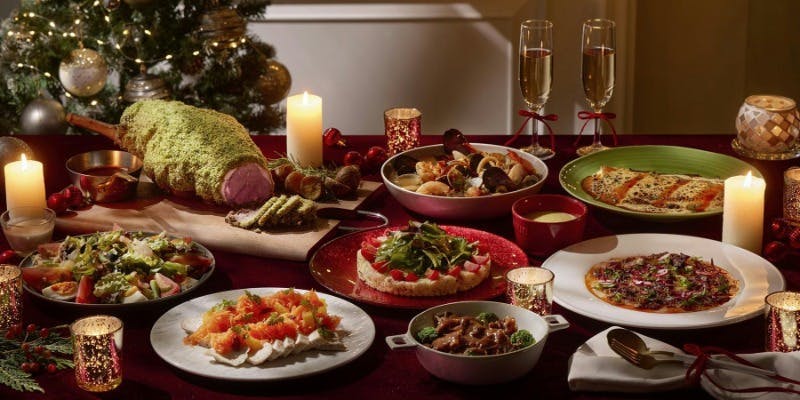 【Xmas2025】12/20～25ディナーブッフェ｜ローストポークなど豪華料理 日替り食べ放題＋ソフトドリンクバー