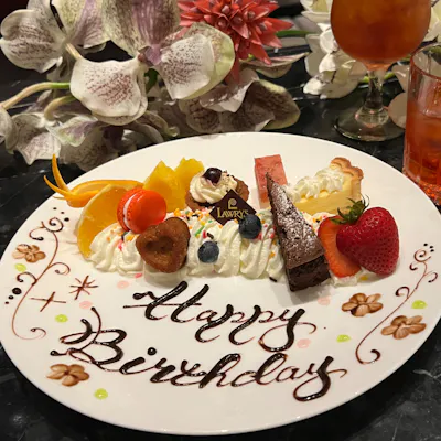大切な記念日にご利用いただけるメッセージ付きデザートプレート